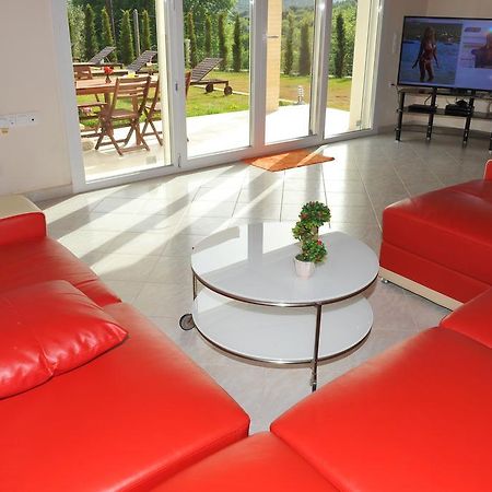 Villa Poulades Гувия Екстериор снимка