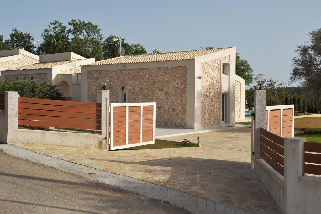 Villa Poulades Гувия Стая снимка