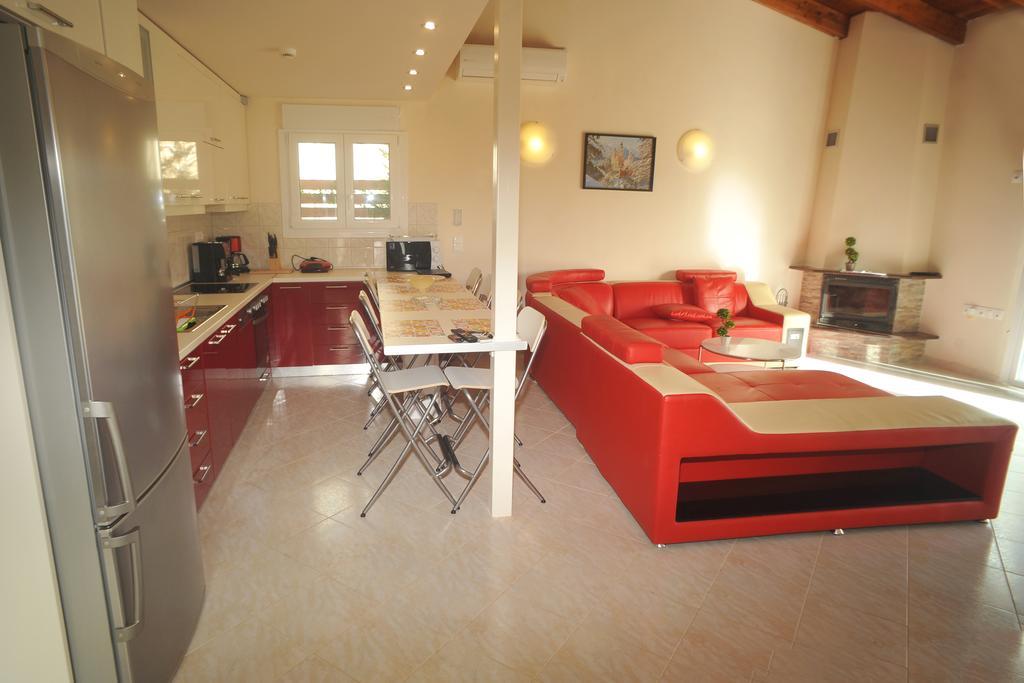 Villa Poulades Гувия Стая снимка