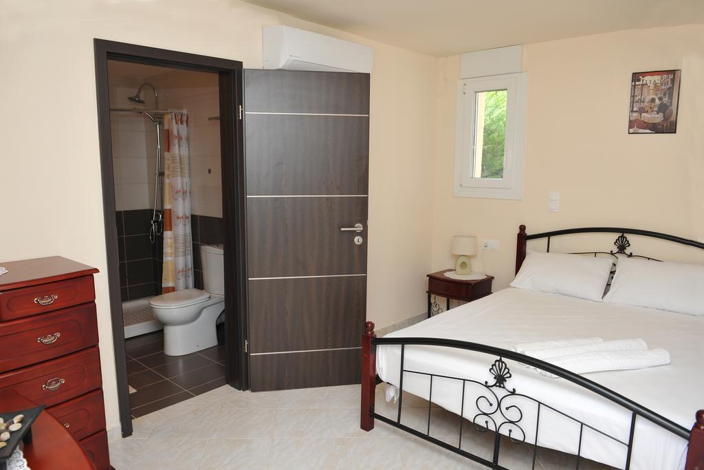 Villa Poulades Гувия Стая снимка