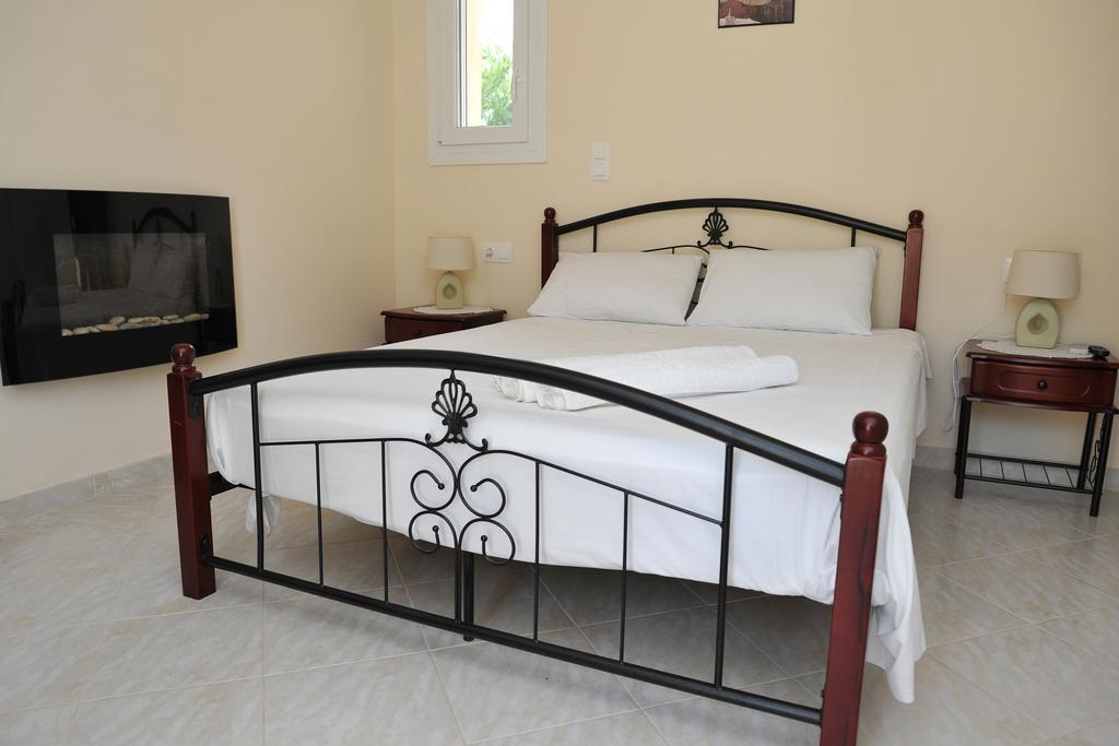 Villa Poulades Гувия Екстериор снимка