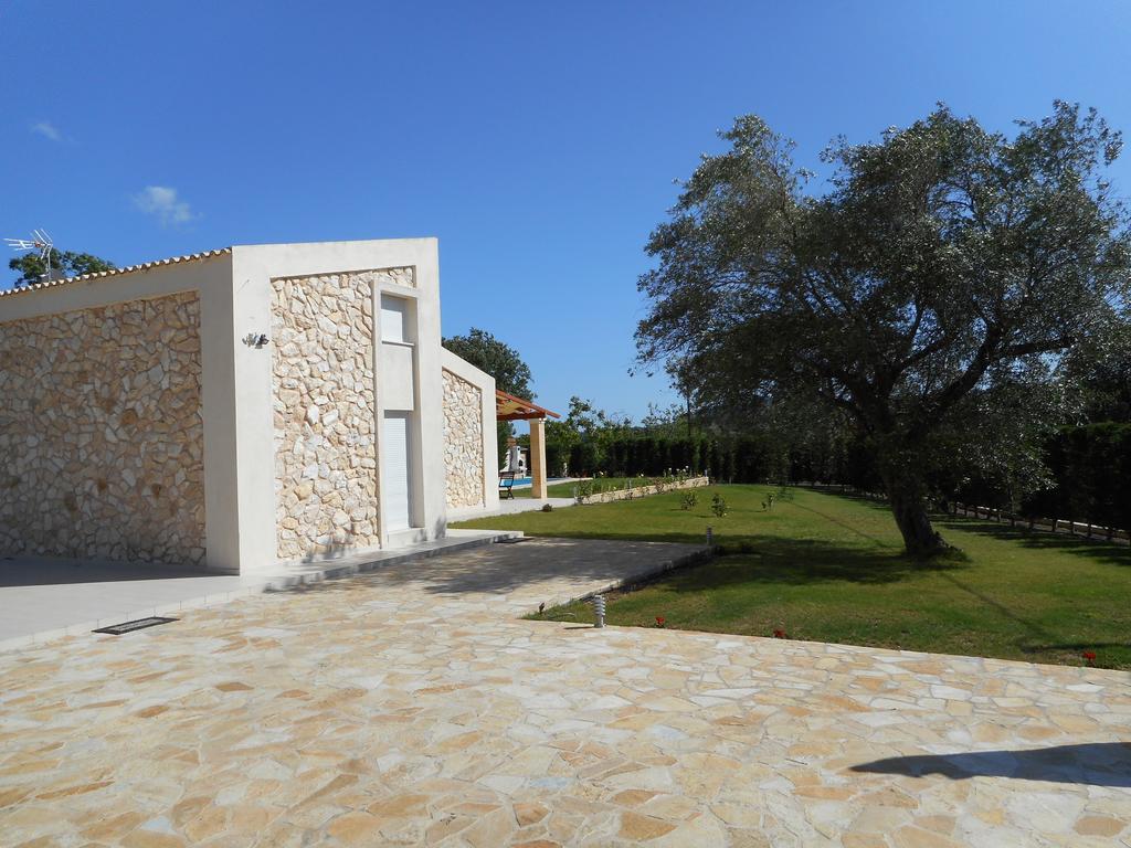 Villa Poulades Гувия Екстериор снимка