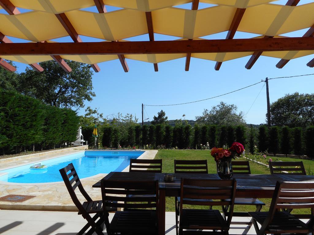 Villa Poulades Гувия Екстериор снимка