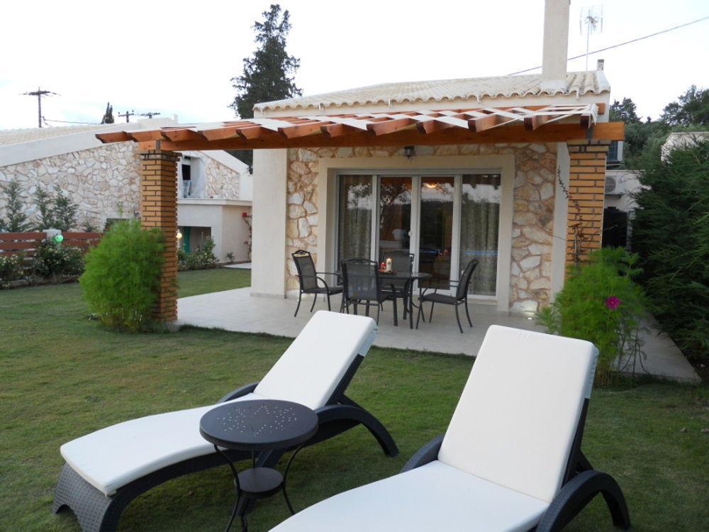 Villa Poulades Гувия Екстериор снимка