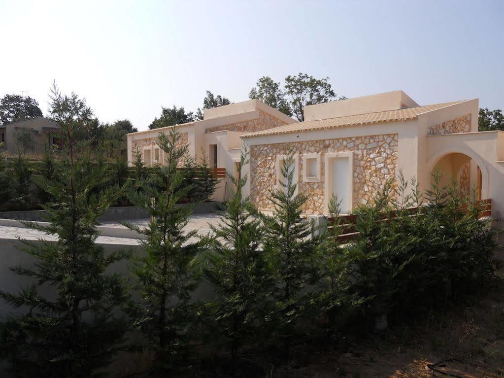 Villa Poulades Гувия Екстериор снимка
