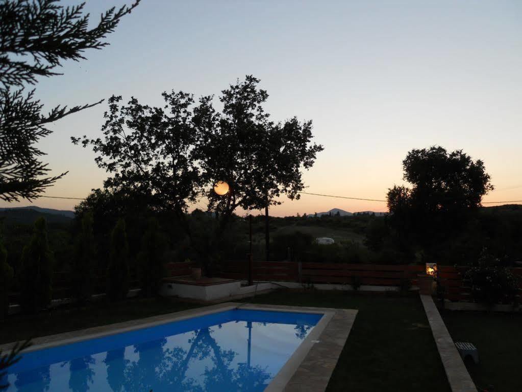 Villa Poulades Гувия Екстериор снимка