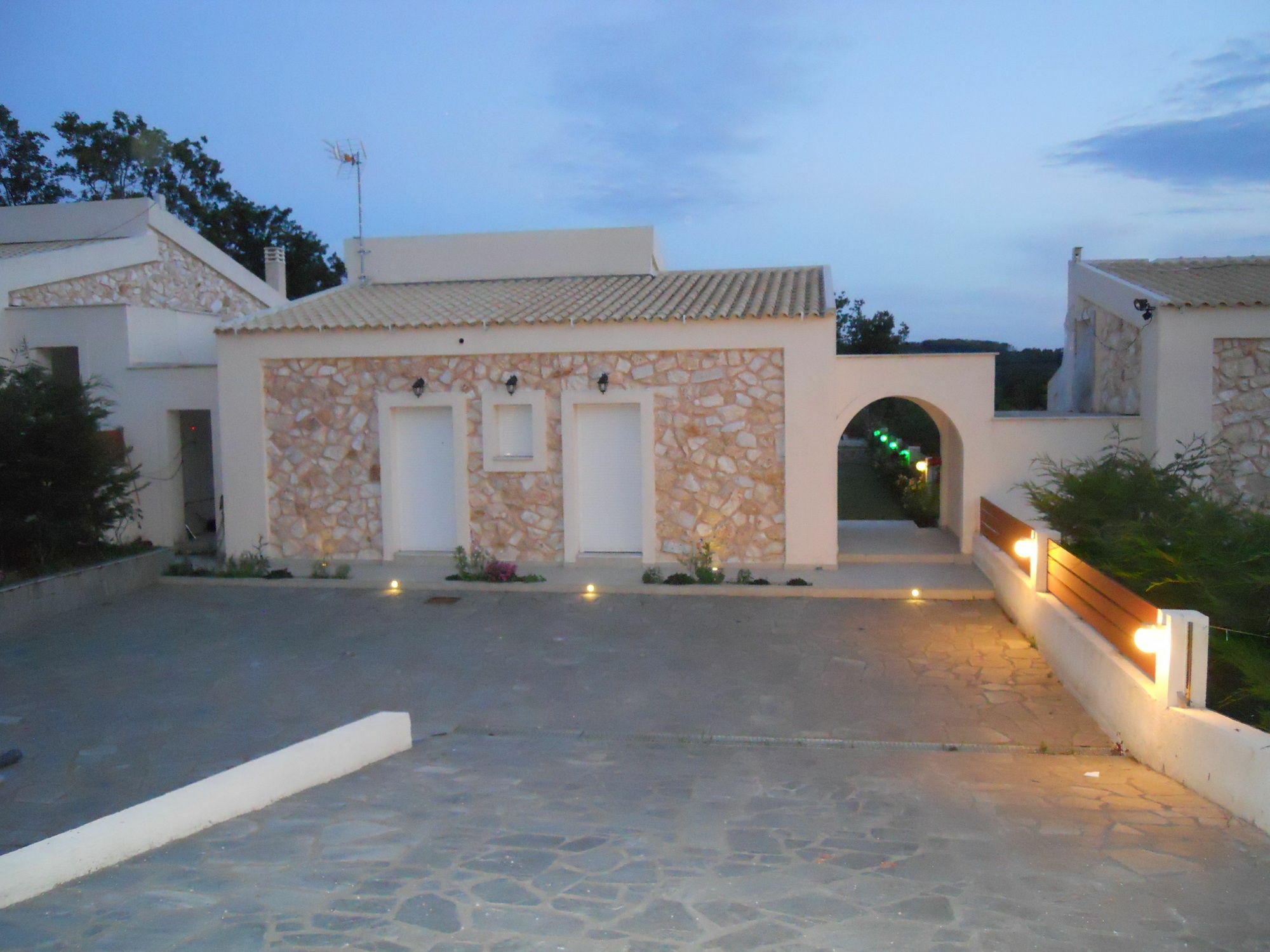 Villa Poulades Гувия Екстериор снимка